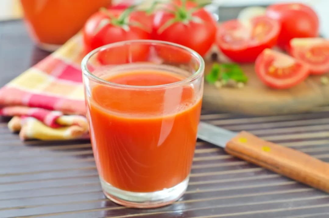 Slika uz članak: Zakaj nekateri dan začnejo s kozarcem paradižnikovega soka?