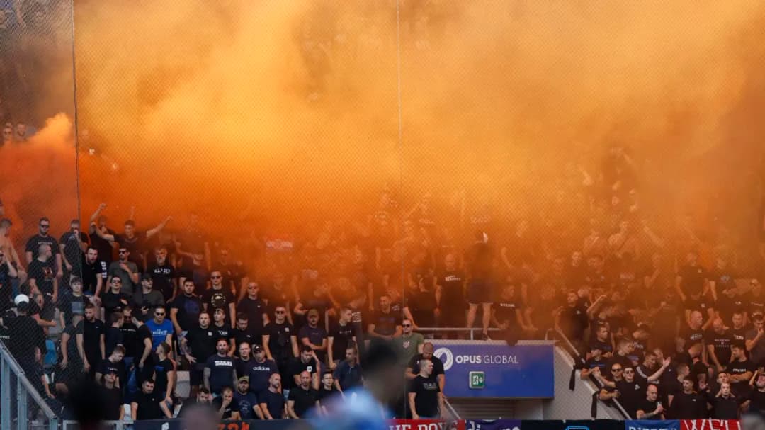 Slika uz članak: Legenda svjedočila debaklu Dinama, a potez Bad Blue Boysa je odjeknuo