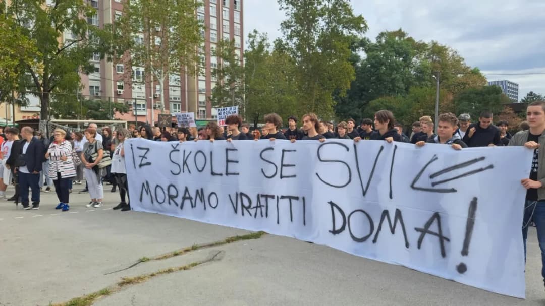 Slika uz članak: Prosvjed ispred škole: 'Učenici su hrabriji od mnogih profesora koji su danas trebali biti ovdje'