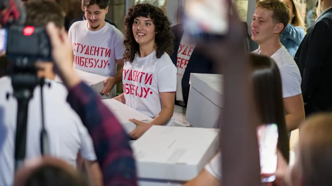 Slika uz članak: Oporba u Srbiji odustaje od svojih izbornih lista i staje uz studente