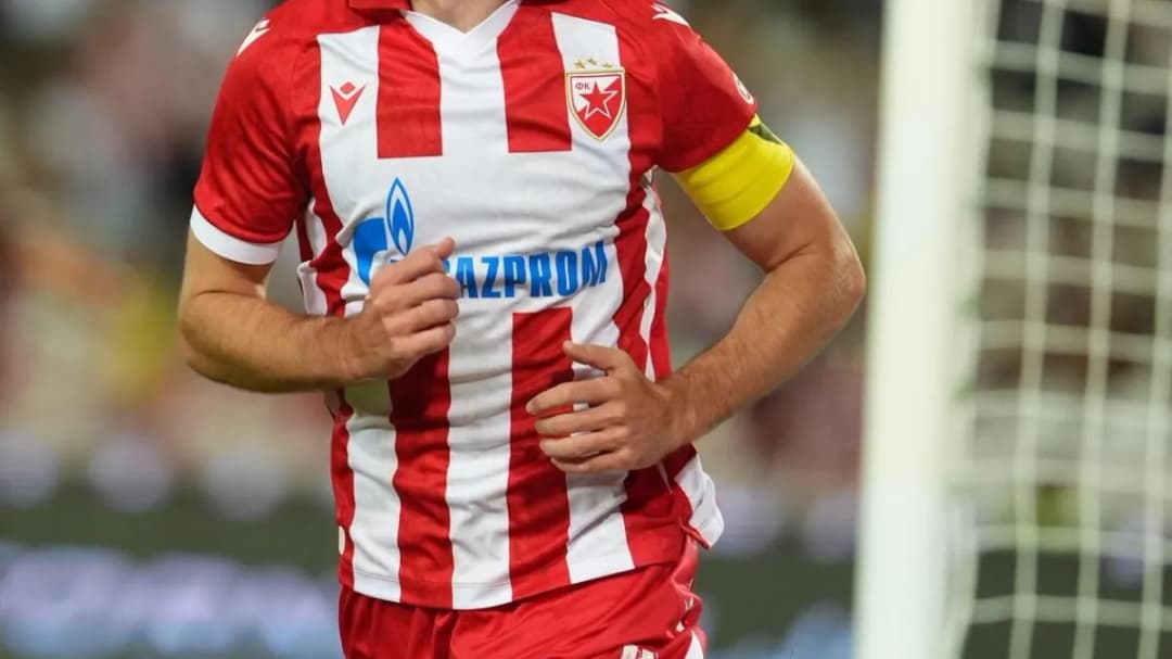Slika uz članak: Gurnuo u more muškarca u majici Crvene zvezde