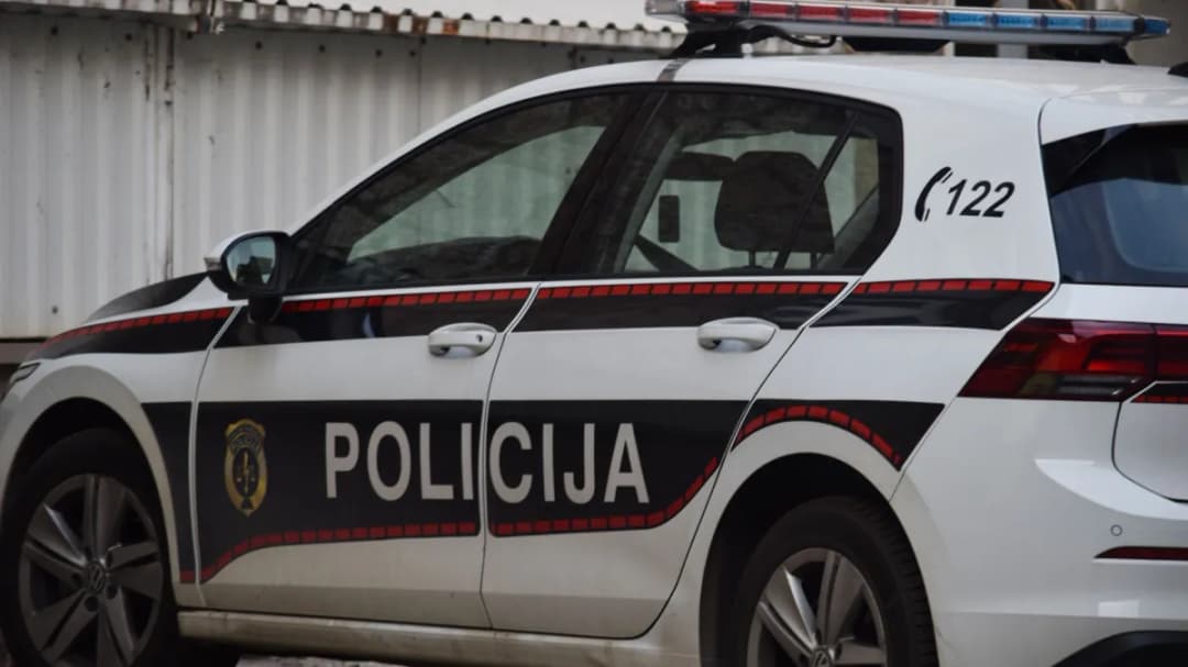 Slika uz članak: Golfom sletjeli u provaliju u BiH: Dvije djevojke poginule, još troje mladih ozlijeđeno