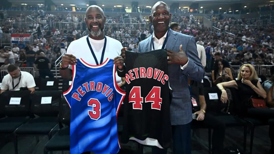 Slika uz članak: Brooklyn Netsi odaju počast velikom Draženu Petroviću uz poseban dar navijačima