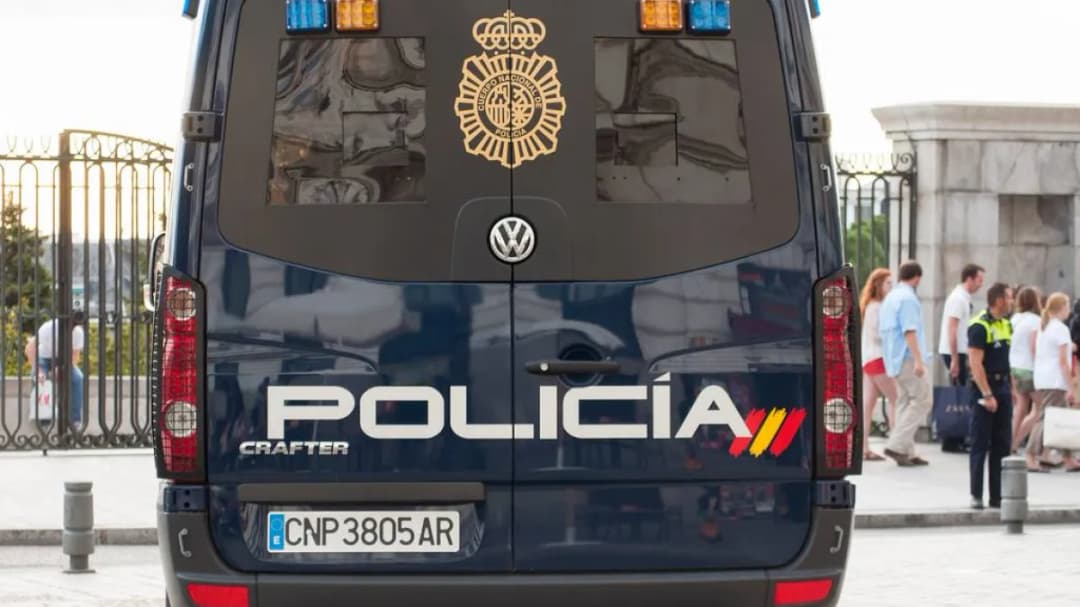 Slika uz članak: Soba obložena plastikom, kliješta, čekići: Policija uhitila Srbe, imali su sobu za mučenje