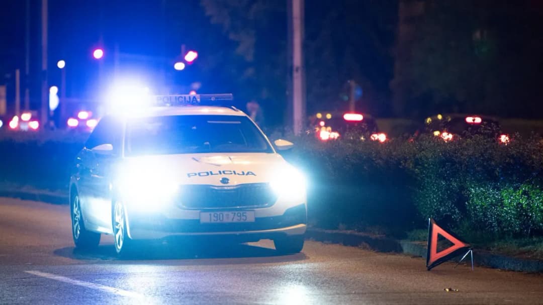 Slika uz članak: Pijani policajac vozio neregistrirani auto pa sletio u jarak: Napuhao čak 1,85 promila