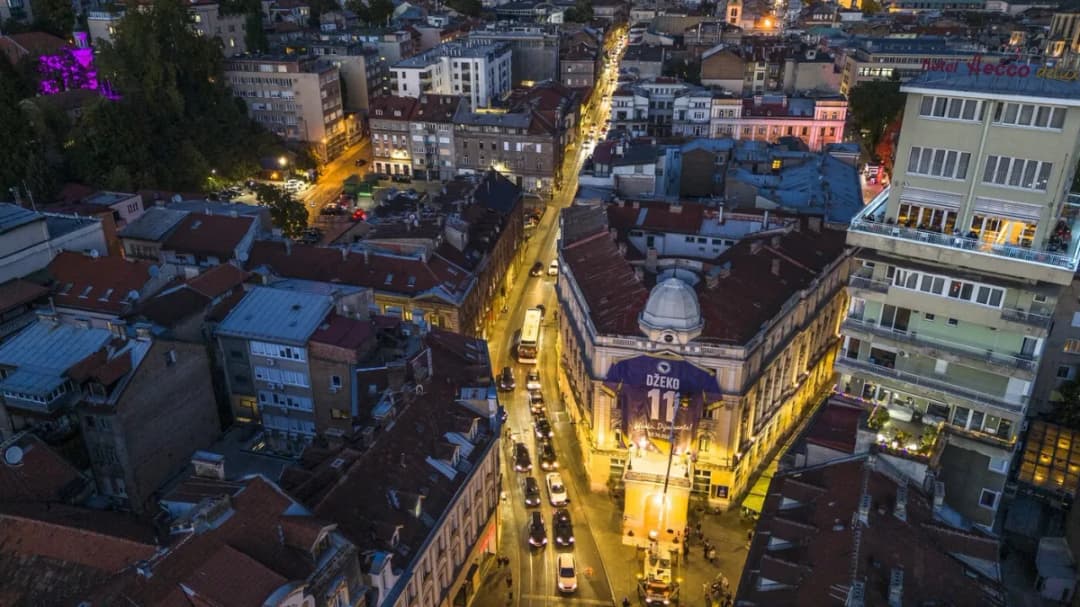Slika uz članak: Spektakularan prizor usred Sarajeva, pazite što su napravili zbog Edina Džeke