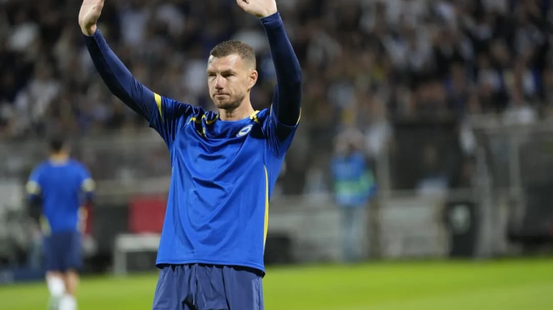 Slika uz članak: Džeko završio reprezentativnu karijeru, Zmajevi remizirali na Bilinom polju