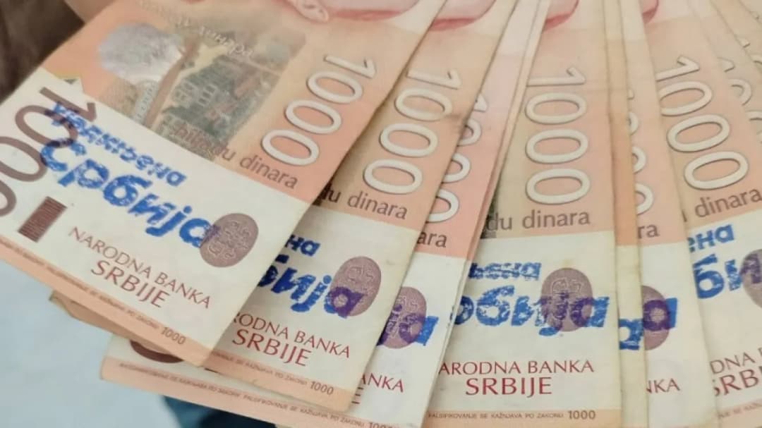 Slika uz članak: Neviđena predizborna kampanja: Bankomati izbacuju novac s Vučićevim sloganom!