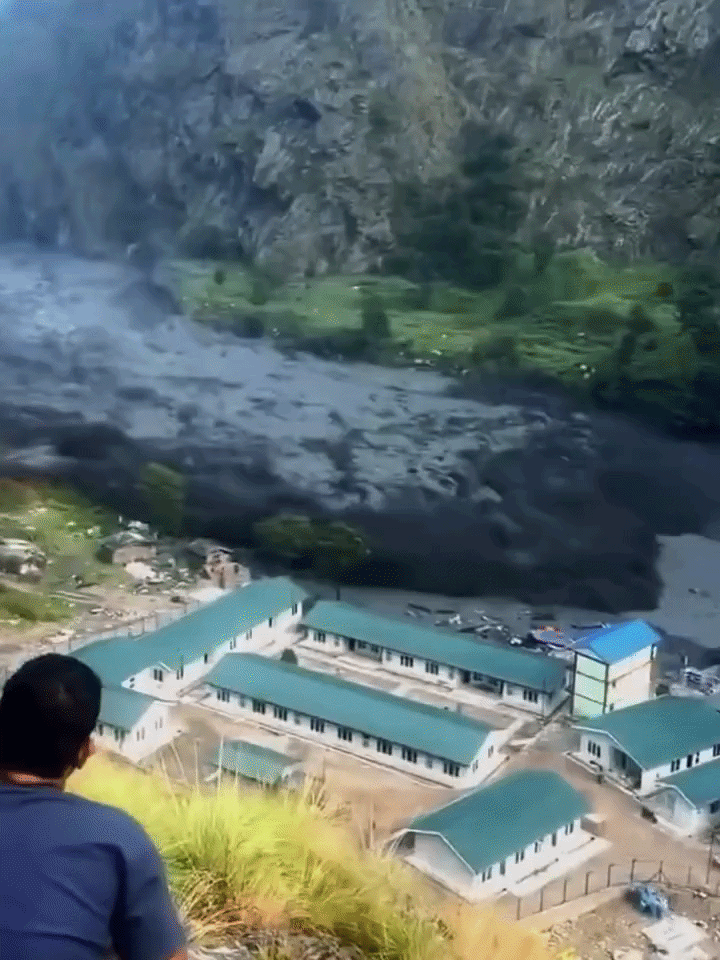 Slika uz članak: (VIDEO) DRAMATIČNI PRIZORI U NEPALU Bujična poplava nosi mostove