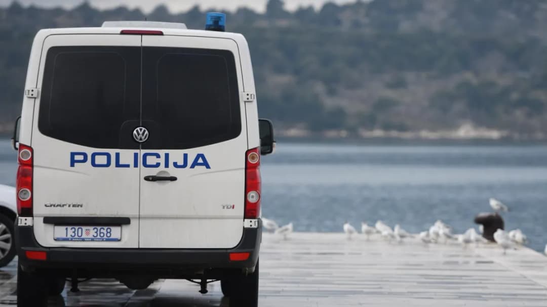 Slika uz članak: Divljački napad u Malinskoj: Ruski državljanin pretukao Njemicu (28) pa napao dvojicu policajaca
