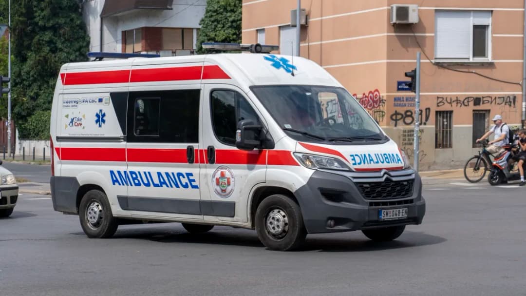 Slika uz članak: Užas u beogradskoj školi: Dječak izgubio svijest tijekom opasne igre, hitno je prevezen u bolnicu