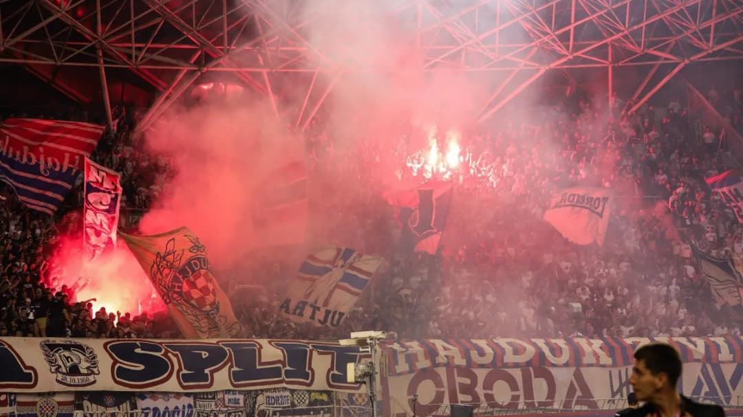 Slika uz članak: Hajduk se oglasio nakon prekida zbog divljanja navijača: Pogledajte ispriku koja puno govori