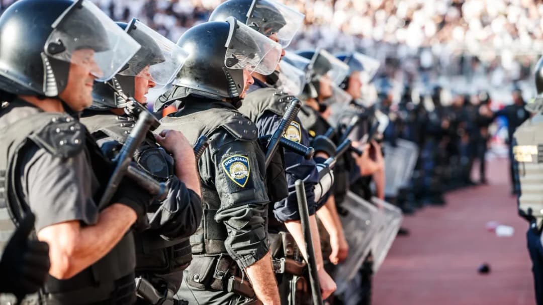 Slika uz članak: Nacistički povici navijača Hajduka pred meč sa Ajaksom, hapšenja u Splitu