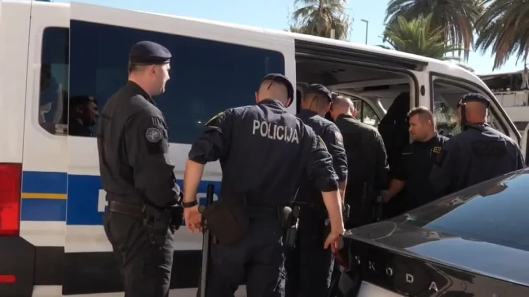Slika uz članak: Nazi navijači Hajduka: Splitska policija traži ove torcidaše