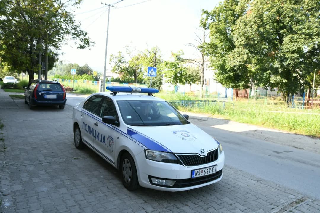 Slika uz članak: BRUTALAN NAPAD U NOVOM SADU Čekao muškarca da izađe iz auta, pretukao ga u UBO NOŽEM zbog skupocjenog sata
