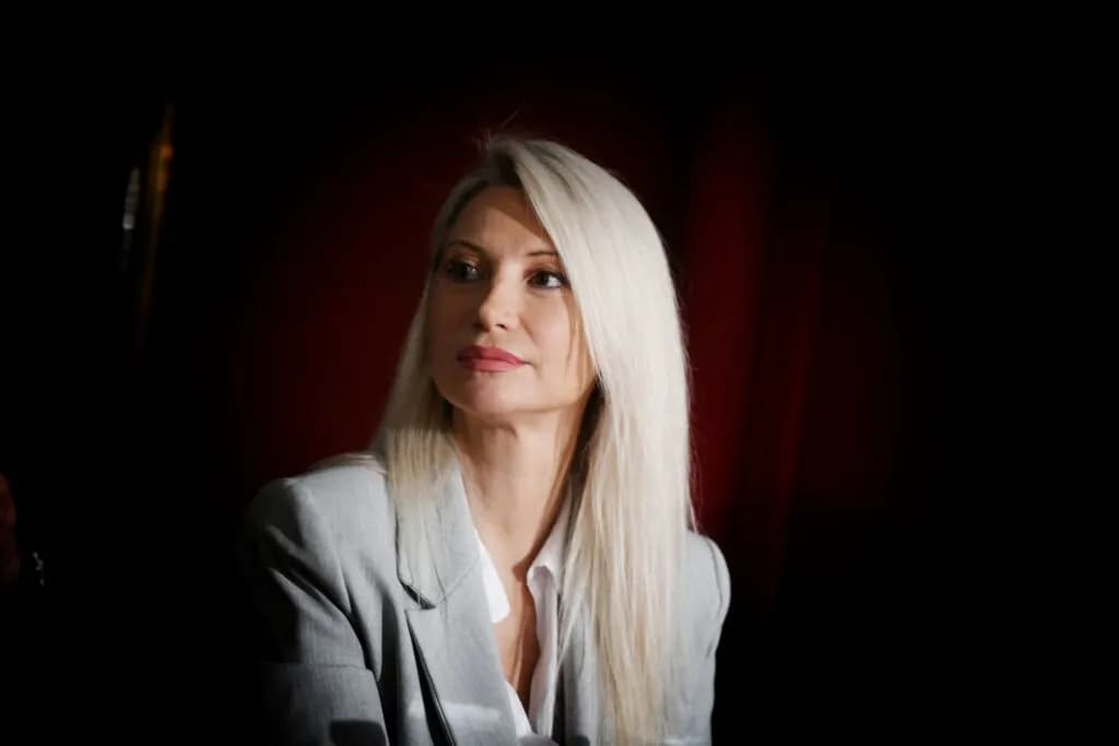 Slika uz članak: Poznata pevačica je kuma Jelene Jovičić: "Donosim ljudima sreću" FOTO