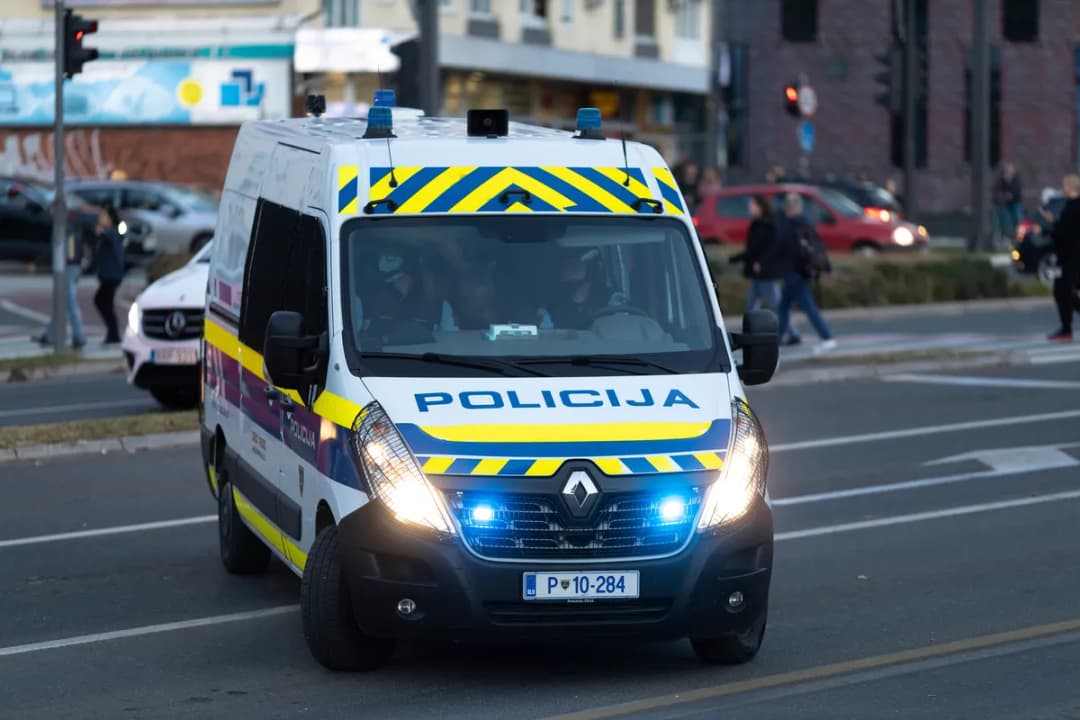 Slika uz članak: Afera trese Sloveniju: Isplivao snimak policajca koji muškarca drži za vrat, umro tri dana kasnije
