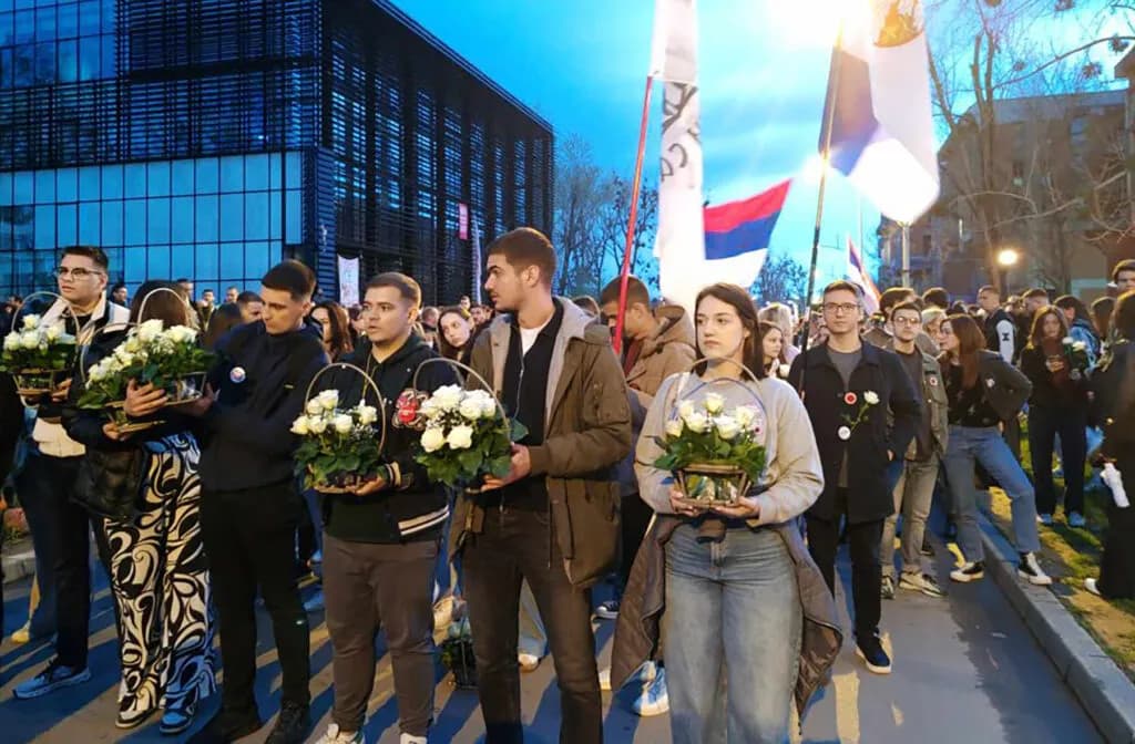 Slika uz članak: Počela komemorativna šetnja u Novom Sadu povodom 23 meseca od pada nadstrešnice