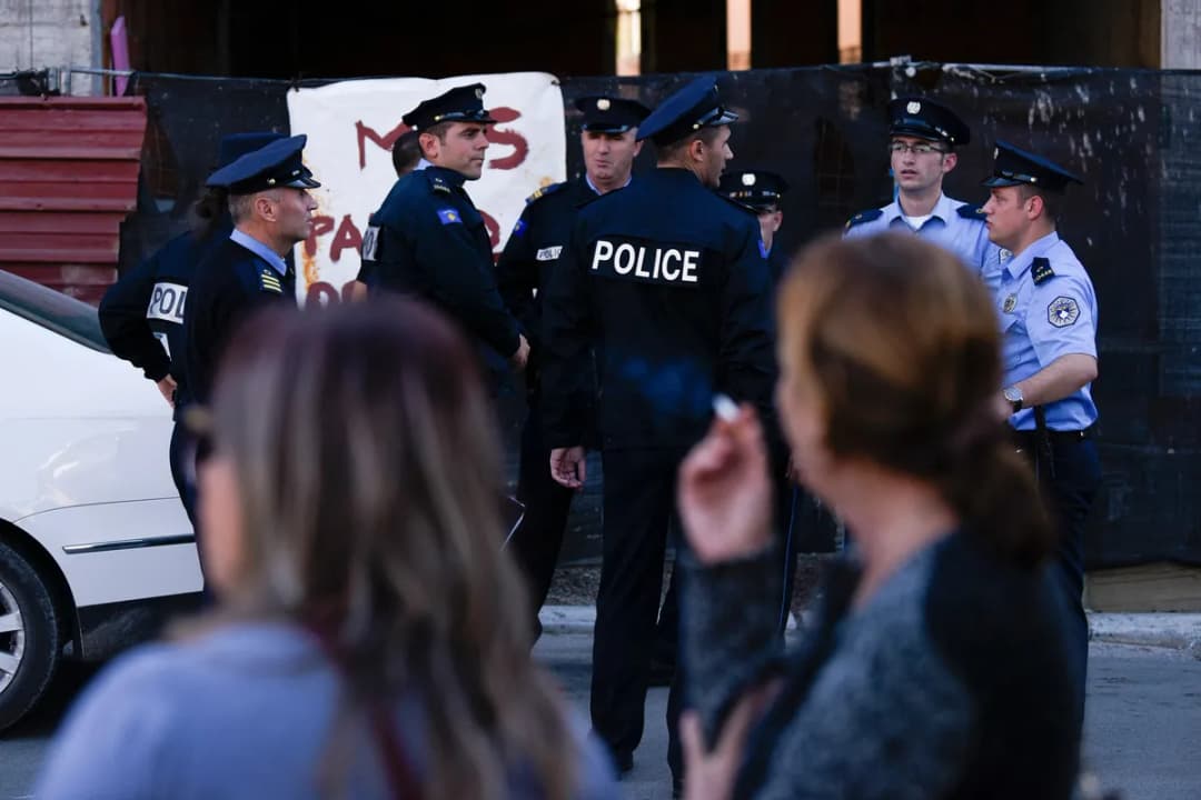 Slika uz članak: Kosovska policija: Dve osobe privedene tokom protesta u Prištini nakon donetih presuda vođama OVK
