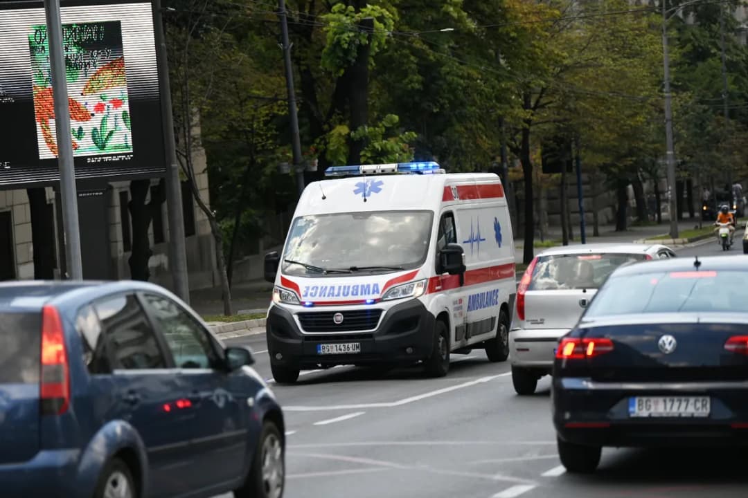 Slika uz članak: Detalji nesreće u Višnjičkoj: Deda Jovan (79) kolima usmrtio ženu na pešačkom, kamere snimile udar VIDEO