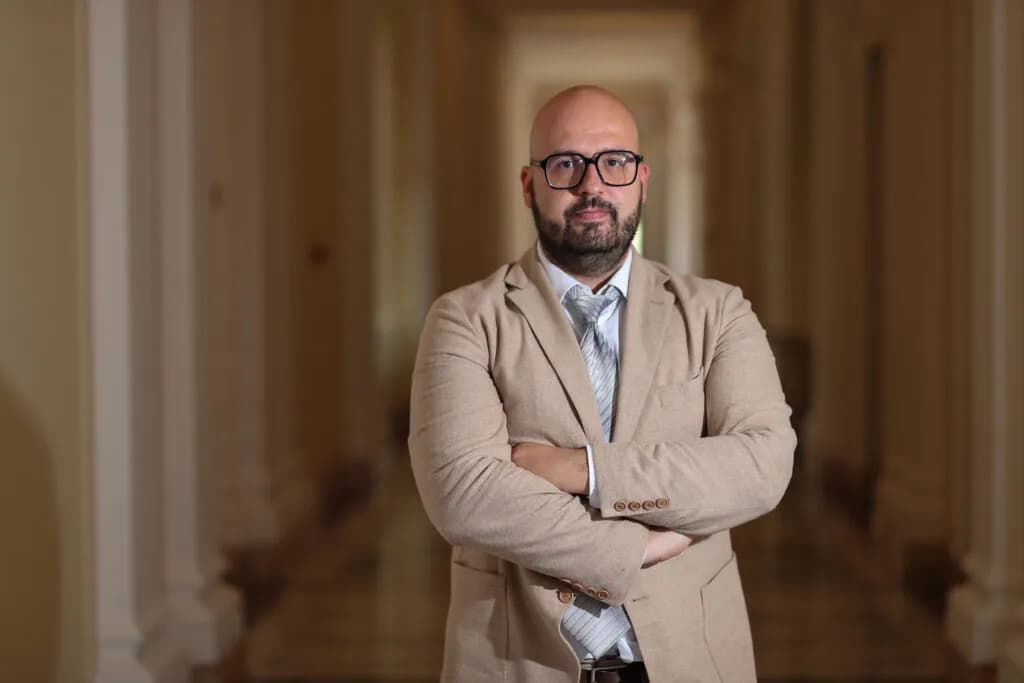 Slika uz članak: Janjić (SRCE): Vučić izbore raspisao u centru grada, saglasnost za ime dao 10 minuta kasnije na Novom Beogradu