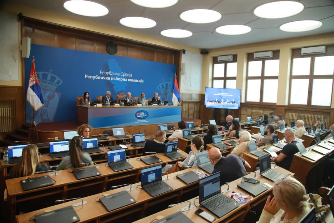 Slika uz članak: RIK: Proglašena lista Ćale ovo je za tebe, uz nekoliko uzdržanih glasova, i Alternativa za Srbiju