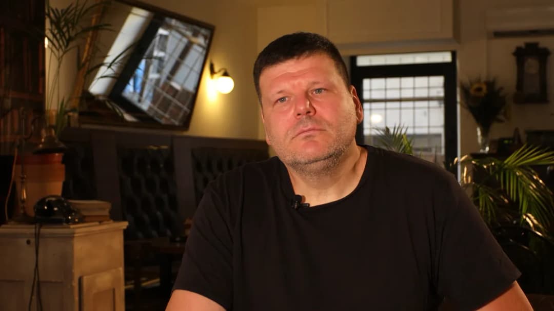 Slika uz članak: Progovorio o nehumanim uslovima u domu za decu i mlade, pa dva puta ostao bez posla: Priča Petra Vladetića u dokumentarcu „Cena obraza“
