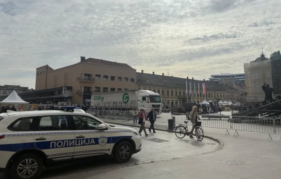 Slika uz članak: Novosadska policija najavila: Preduzećemo sve da skup SNS na Trgu slobode protekne mirno