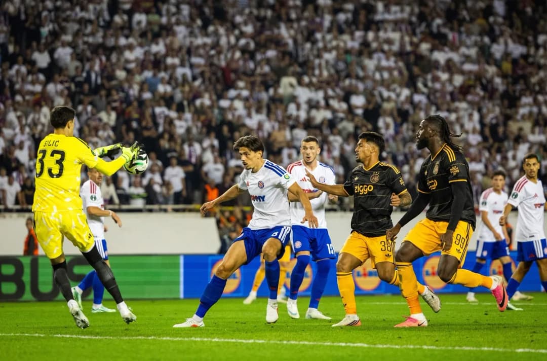 Slika uz članak: Hajduk iz Splita srušio veliki Ajaks u noći za pamčenje, sve ostalo u senci skandala navijača