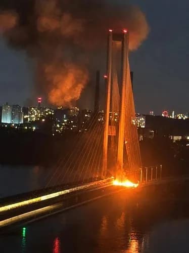 Slika uz članak: FOTO, VIDEO Rusi promenili taktiku, Kijev pod novom vrstom udara: Ceo dan gađali istu ključnu metu