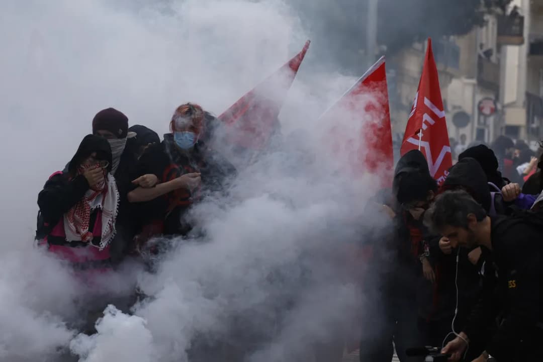 Slika uz članak: FOTO, VIDEO Francuska na nogama: Protesti se šire zemljom, stotine uhapšenih, blokirano više od 560 škola