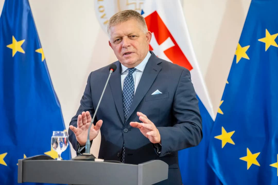 Slika uz članak: Ubistvo novinara srušilo mu je vladu, optužili ga da je vodio kriminalnu grupu, pa pokušali da ga ubiju: Sve afere Roberta Fica koji je Vučiću otkazao gostovanje na mitingu u Areni