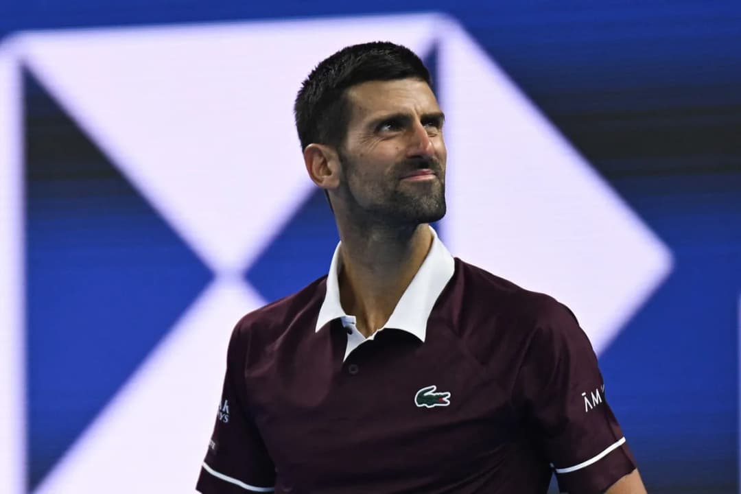 Slika uz članak: VIDEO Novak uz psovke usred meča očitao bukvicu timu: Pogledao ih i ovo je pokuljalo iz njega