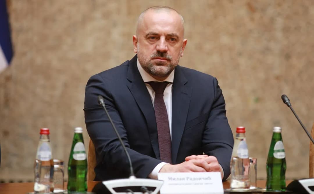 Slika uz članak: EU zabrinuta zbog pojavljivanja Radoičića na skupu SNS: Srbija mora da ga uhapsi bez odlaganja