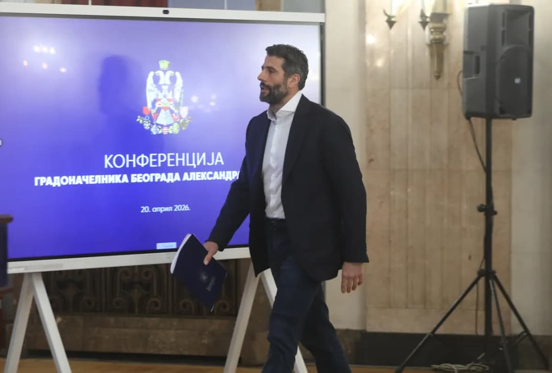 Slika uz članak: VIDEO Gradonačelnika Beograda odvezla policija, vijećnica tvrdi da joj je slomio nos, pojavila se snimka
