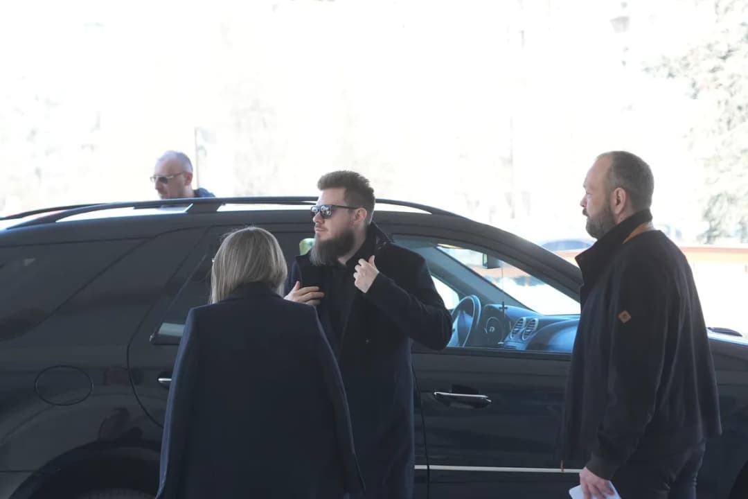 Slika uz članak: Retko ga viđamo pred kamerama: Evo na kojoj poziciji u Grandu radi sin Suzane Jovanović