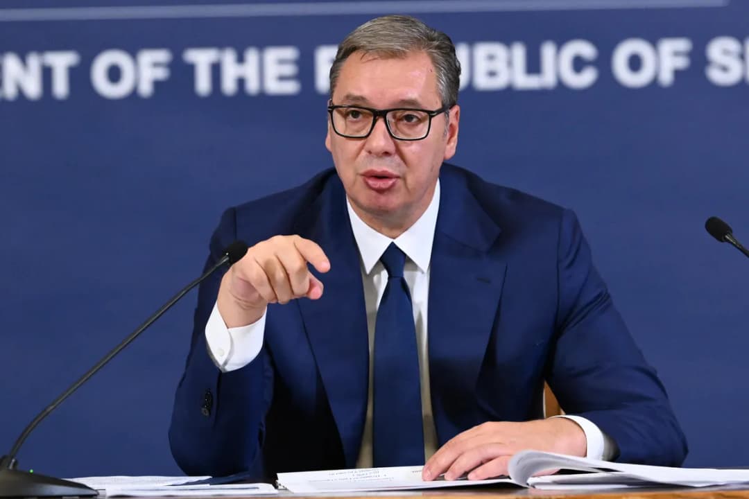 Slika uz članak: Je l' to predsednik ili kandidat za premijera: Vučić usred kampanje otvorio fabriku dronova, oprobao letelice i obećao još tri