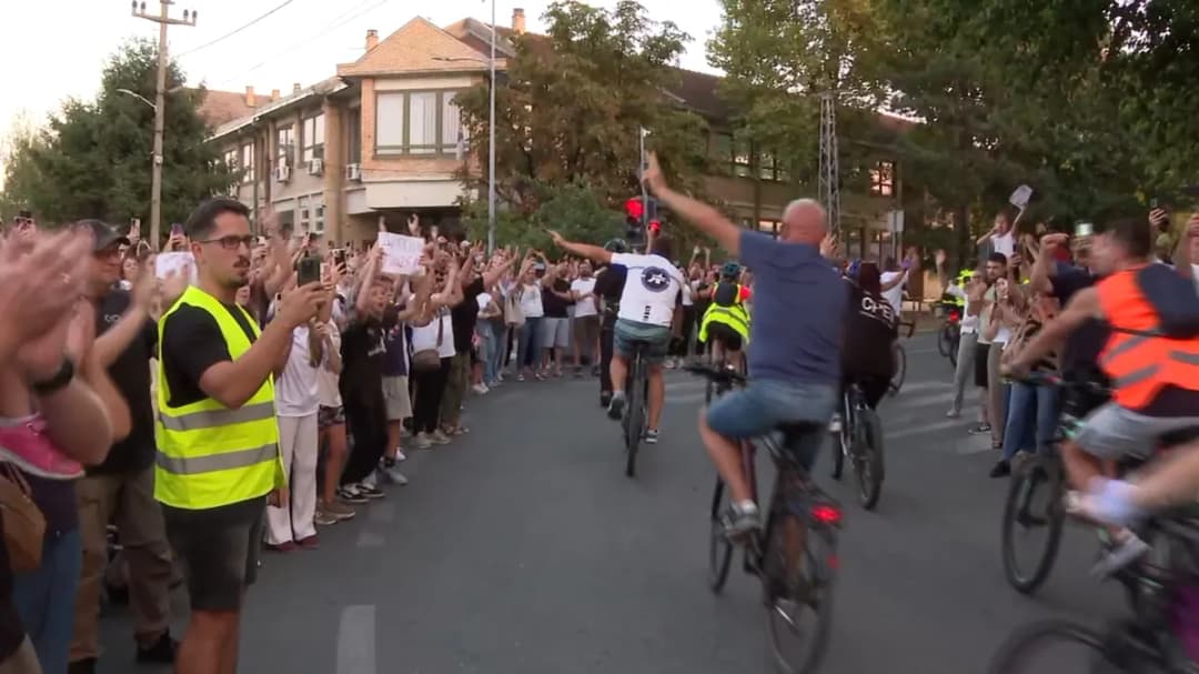 Slika uz članak: Uz vatromet i gromoglasni aplauz građani Vršca i Valjeva dočekali studente bicikliste, ulicama odzvanja: "Pumpaj" i "Studenti pobeđuju" VIDEO