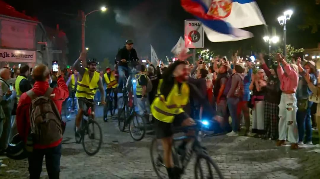 Slika uz članak: VIDEO Arhiv javnih skupova objavio koliko je ljudi bilo na dočeku studenata, a koliko na skupu pristalica SNS-a u Nišu