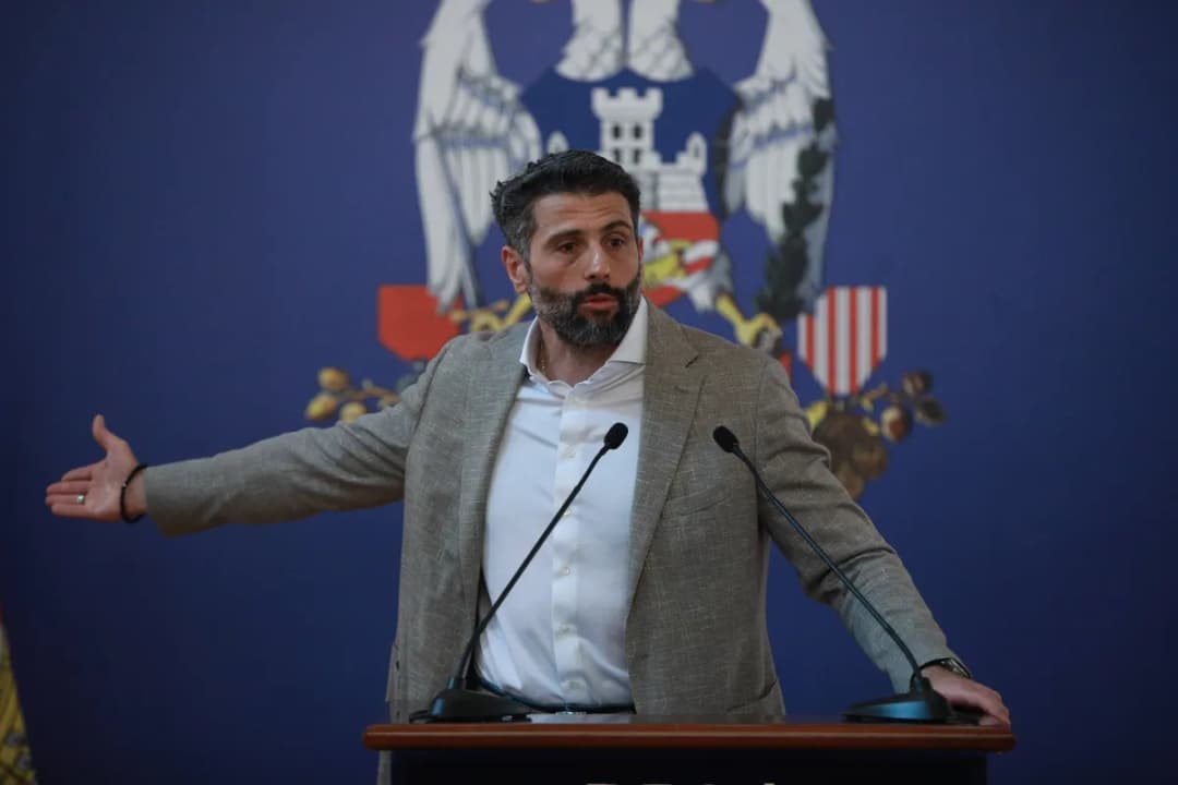 Slika uz članak: Kreni-Promeni: Krivične prijave protiv policijskih službenika koji su prikrivali da je Šapić nosio pištolje