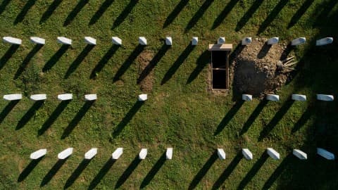 Slika uz članak: MUP RS-a demantovao Suljagića: Policija ne planira hapšenja i upad u Memorijalni centar Srebrenica