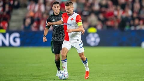 Slika uz članak: Bulatović sa Lansom utišao Prag, goleade Bajerna, Junajteda i magičnog Koma