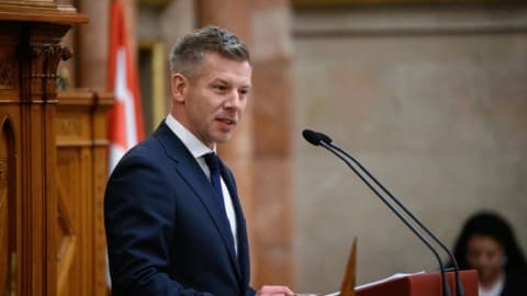 Slika uz članak: Mađar najavio ukidanje ograničenja za usvajanje djece istopolnim parovima