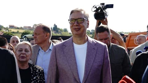 Slika uz članak: Vučić najavio ostavku, pa predizbornu kampanju "kao običan građanin"