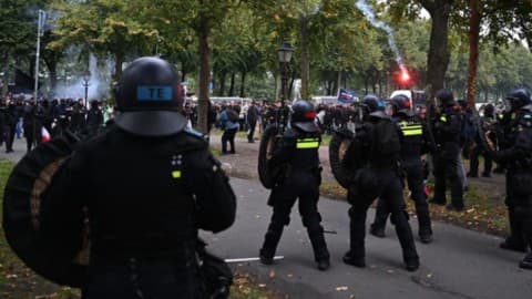 Slika uz članak: Holandska policija rasturila nasilne ekstremno desničarske demonstracije u Hagu