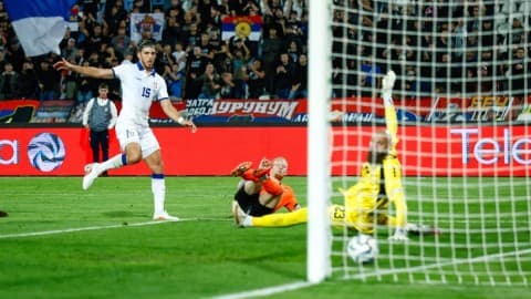 Slika uz članak: Joviću 54 sekunde bile dovoljne za gol, ali ni to nije pomoglo Srbiji - Holandija slavila na "Marakani"