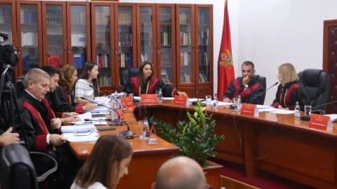 Slika uz članak: Obavezna vakcinacija ostaje uslov, Ustavni sud presjekao nakon javne rasprave i protesta