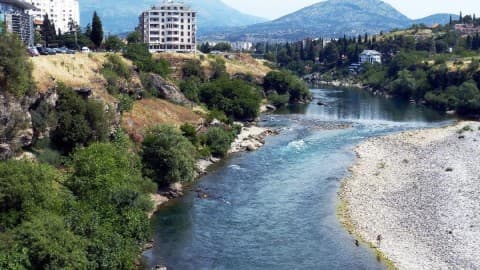 Slika uz članak: Pronađeno tijelo muškarca koji je sinoć skočio u rijeku Moraču