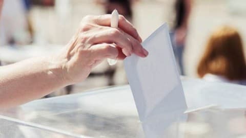 Slika uz članak: Slovenci podržali opcije bliske Janšinoj vladi na tri referenduma, odbacili zakon o parlamentarnoj istrazi