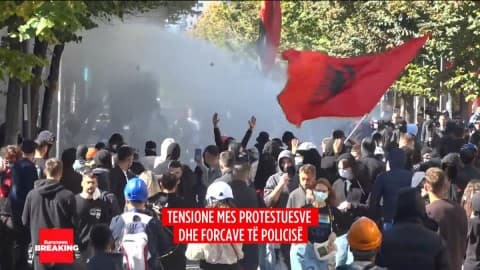 Slika uz članak: Četvrti dan protesta u Albaniji: Sukobi sa policijom, 160 uhapšenih, Rama poručio da neće popustiti